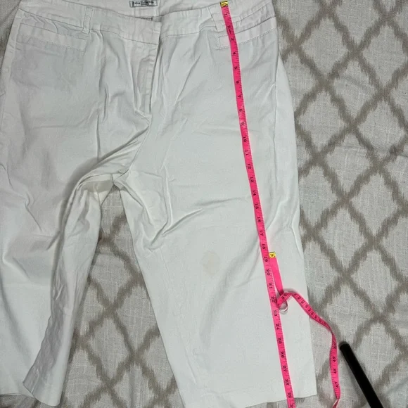 Women’s plus size white capri jeans - Picture 6 of 12